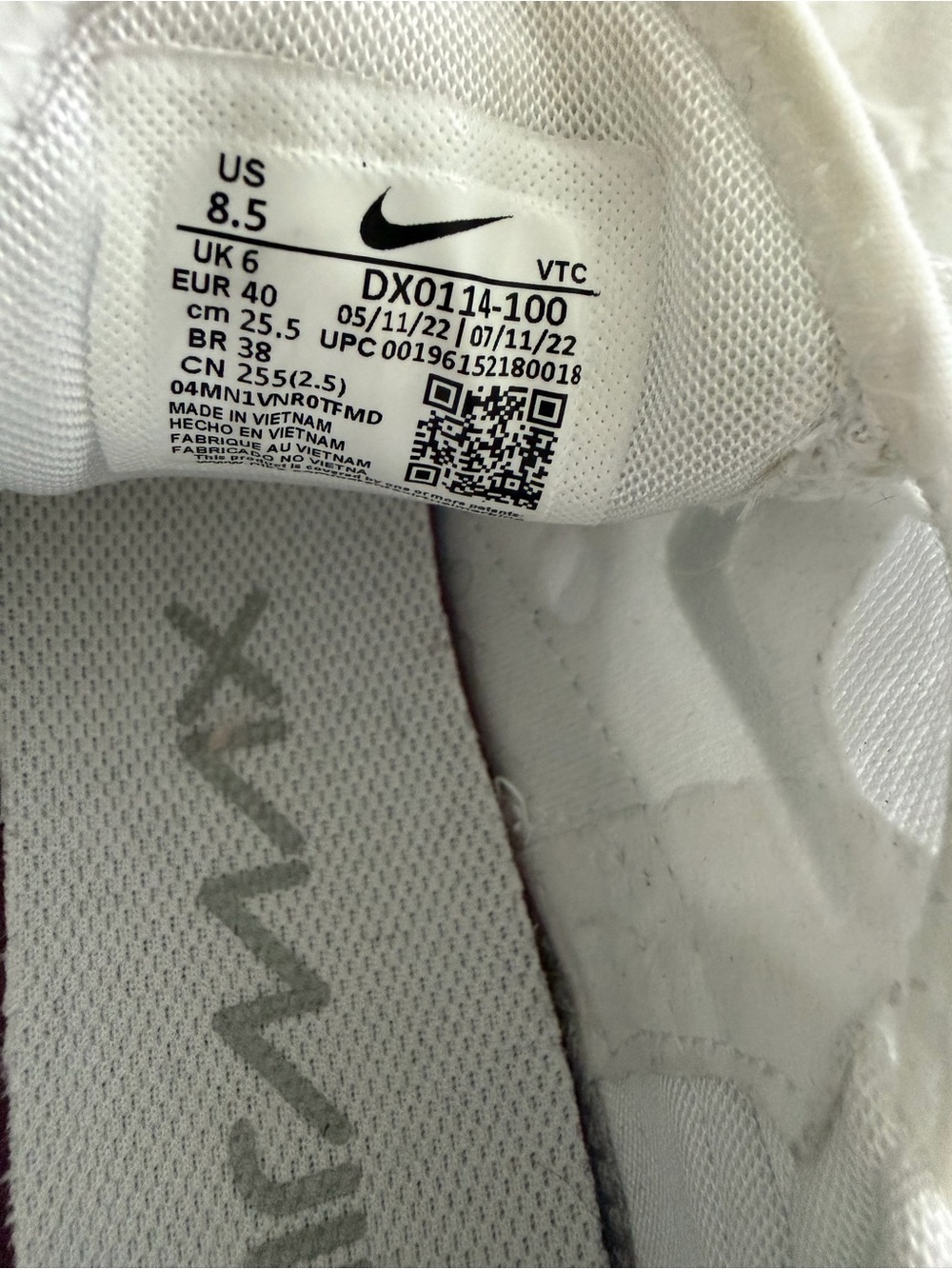 Nike Women’s White Air270 Mesh Runner Sneakers - Picture 7 of 7